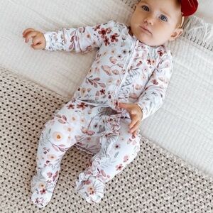 Caden Lane Wren's Wildflower Zipper Ruffle Footie in size NB Newborn